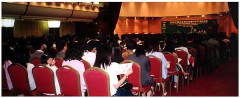 2001年，與金融管理局、銀行公會及會計師公會合辦有關企業會計準則的研討會