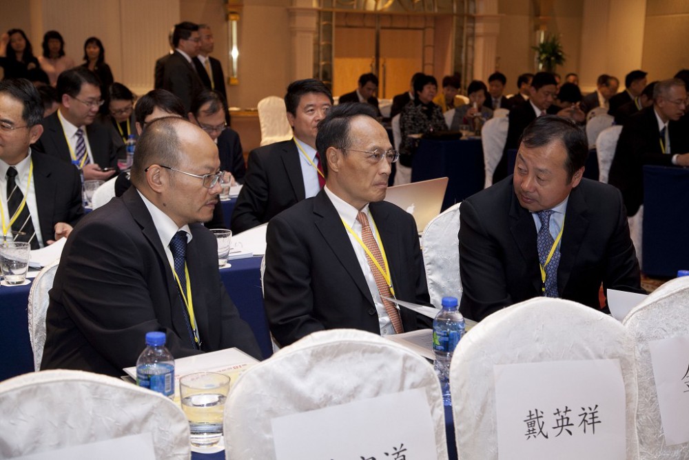 µ£âΣ╕èΣ╗úΦí¿σ£ÿσ£ÿΘò╖ΘÇ▓ΦíîΣ║ñµ╡ü